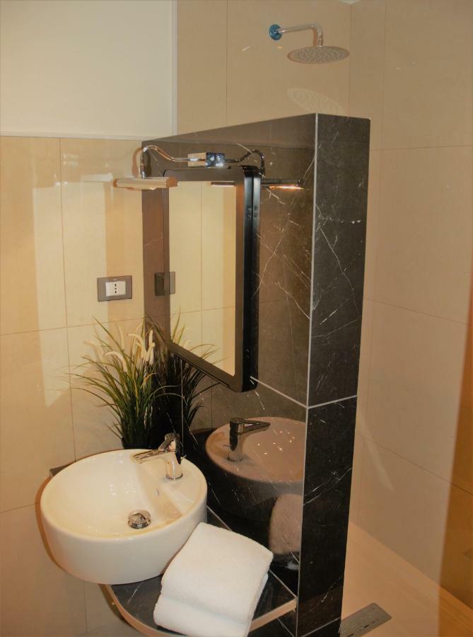 Cinque Terre The Square Apt - Two Bathrooms La Spezia Bagian luar foto